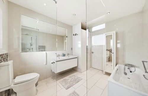 Nancy's 3 bedroom house near Heathrow Airport - Foto 31