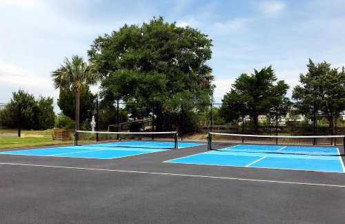 Beachfront Saint Helena Island Condo with Amenities! - Foto 25