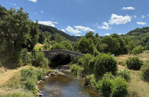 Gîte LE RABIOUZE - 4 épis, 15 pers, 22 couchages - Ancienne Bergerie rénovée, cachet d'origine conservé - Vue magnifique - Label Ecogîte - Foto 66