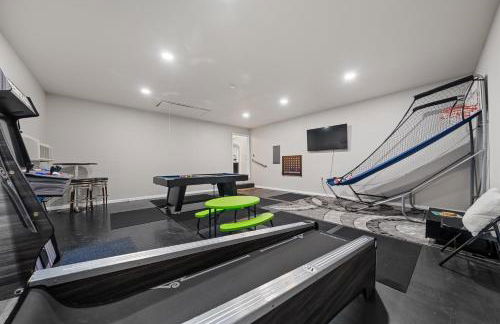 Pool, Hot Tub, Game Room & Sleeps 18! By StayLage - Foto 43