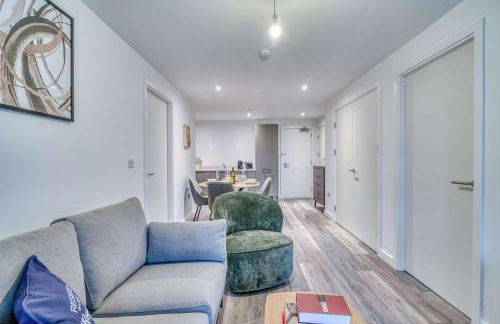 2-BR Near Salford Royal - City & Town Centre View - 1 Minute to Train & Tram Station - Sleeps 6 - Foto 24