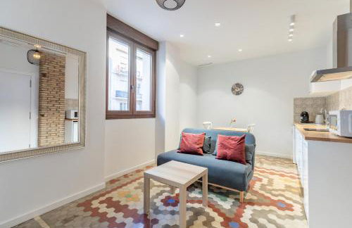 Apt with Antique Floor & lots of Sun Light - Photo 2