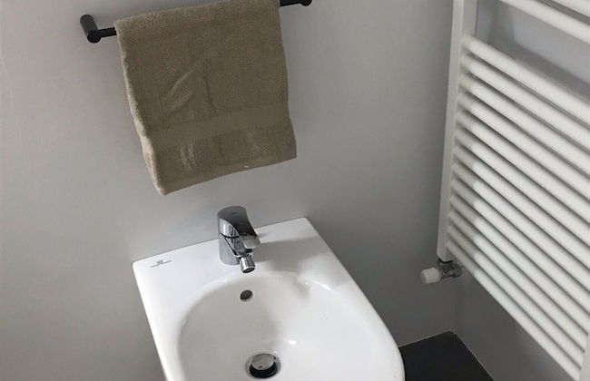 Emilio's House Located in a Quite and Residential Area - Photo 10