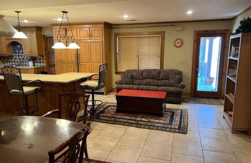 Oxford Chalet Getaway with Lake/Beach Access - Foto 9