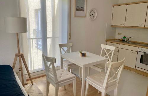 Stilvolles Apartment mit Balkon, Küche & Parkplatz - Waldstetten Zentrum - Foto 7