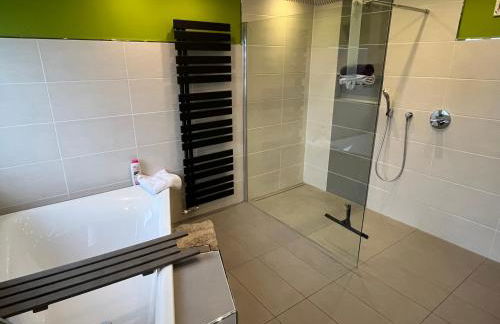 Sonnenblick Apartment sunview #rain-shower 2P bathtube BIG kitchen - Foto 12