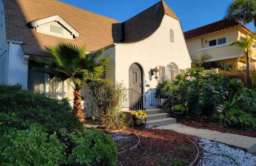 Spacious 5BR Private Home 5 minutes to Rodeo Drive with Hot Tub Spacious Backyard Parking - Foto 4