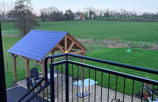 Lisburn - 1 Bedroom - Sleeps 2 - Street Parking - Foto 11