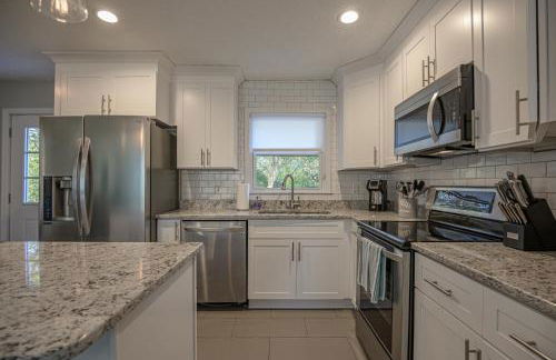 Ranch Style Home & Plenty Of BKYD Space Near KSU - Foto 22