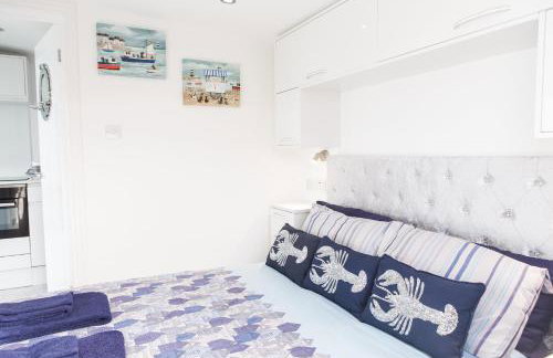 Bovisand Beach Area Chalet, 2-Bed Sea View with Gated Parking & BBQ - Photo 13