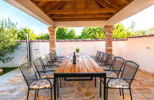 Holiday home Dinko - Photo 4