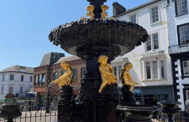 Stunning Period Townhouse with Garden, Walking Distance to Town - Photo 65