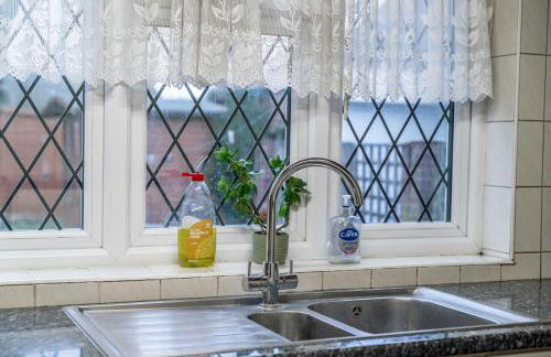 Sally's 4 Bed Home in St Albans - Foto 5