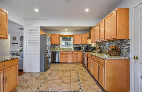 Cozy 4BR Retreat - Private backyard, Gazebo & Grill - Foto 25