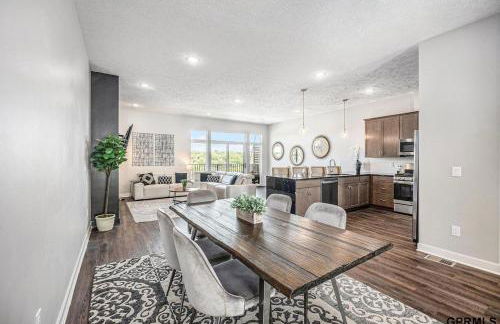 Modern 3-Story Townhome - Foto 14