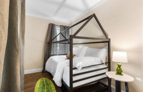 Tropical Oasis Located Near Lake With Pool and Hot Tub - Foto 24