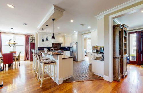 Fantastic getaway with private pool, deck, game room, AC & fast WiFi - Foto 11