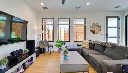 Chic Austin House with Spacious Backyard and Hammock - Foto 4