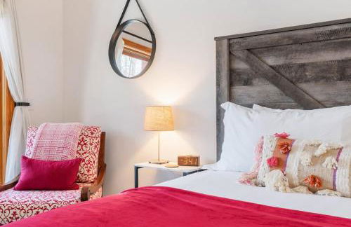 Basecamp Stays: Upscale Getaway Shuttle Hot Tubs - Foto 18