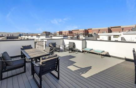 Landing Modern Studio Rooftop Lounge - Foto 17