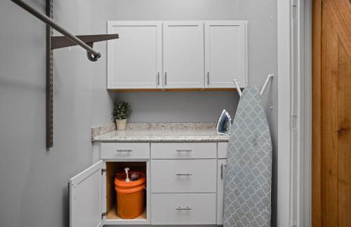 Chic Downtown Retreat Breweries, Murals & Music - Foto 50