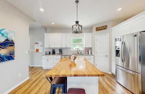 Fun on the Cove! Home with Dock and Foosball - Foto 11