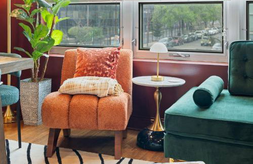 1 Free Parking Gym Balcony Sleeps 10 - Photo 7