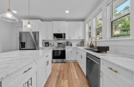 Mid-Century Modern Retreat by Coffee, Food + Shops - Foto 11