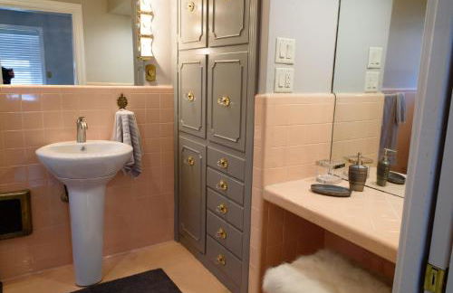 Oakwood Manor - Steps to Oaklawn, minutes to Downtown, Lakes, More - Foto 10