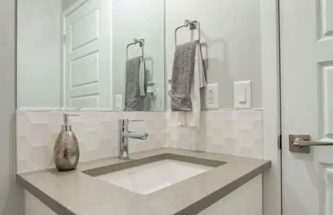 Luxury Modern Home - Livingstone - Photo 25