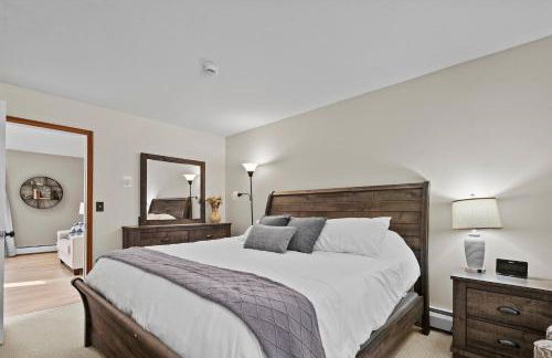 3BR Lake Luzerne Retreat with Game Room & Cozy Fire Pit - Foto 28