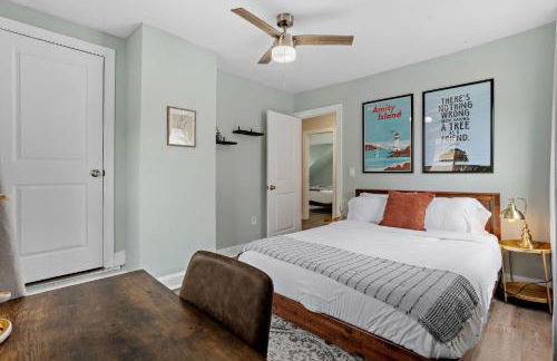 Beautifully Renovated 6BR 2BA 2 Blocks to Beach - Foto 45