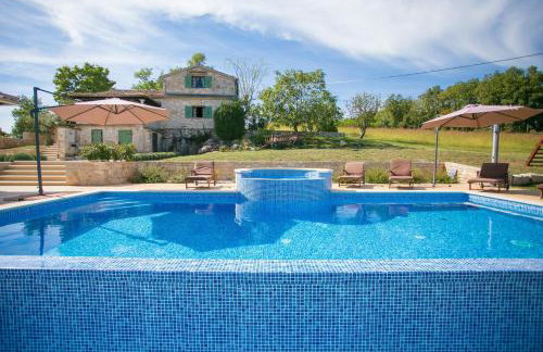 Unique Villa Bošket with Pool and Jacuzzi surrounded by Nature - Foto 1