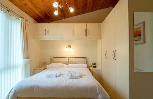 Finest Retreats - Whitsand Bay Lodge - Photo 19