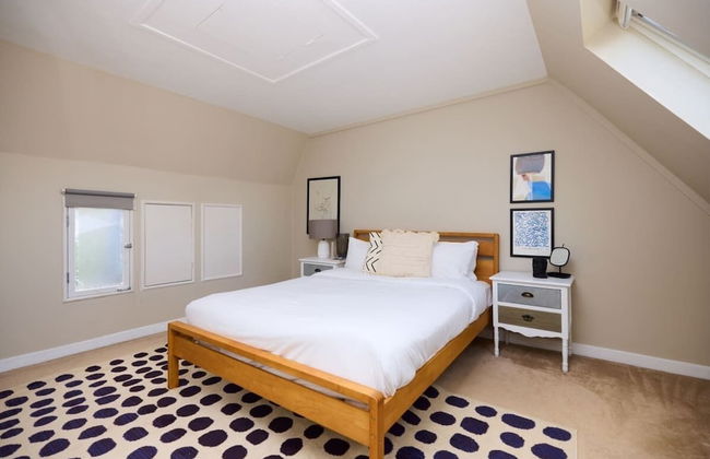 The Holland Park Crib - Classy 2bdr House - Photo 4