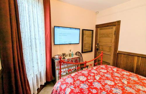 Perfect Location - 4BD,1BA - Restored Redwood Home - Foto 18