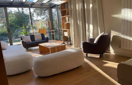 Glass and wood designer villa with garden in centertown - Foto 1