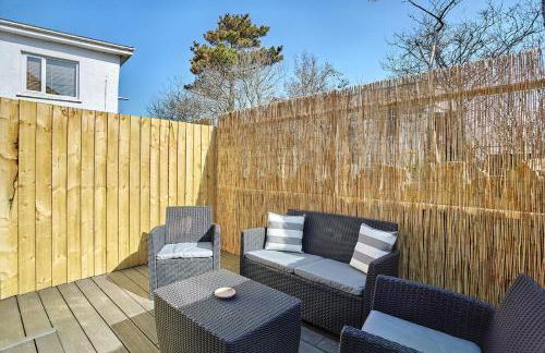 2022 Two Bed Stylish House Near Beach - Foto 17