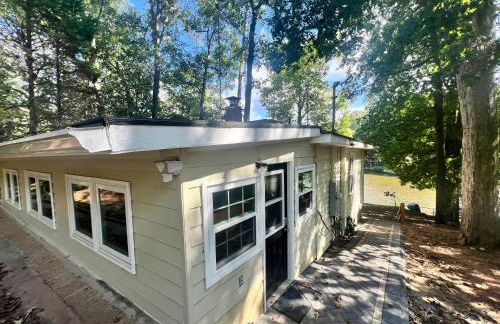 Charming Romantic Lakefront Cottage or Guest Room Depending on Availability Near Golf - Foto 11