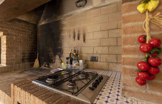 Classic Villa for Family With Pets - Photo 17