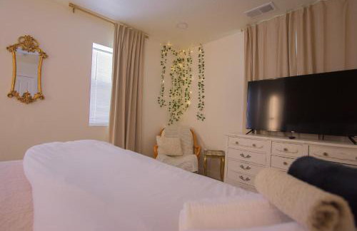 Bohemian ChiC SpaCation-Private HotTub-Close to Downtown-No Pet Fee! - Foto 32