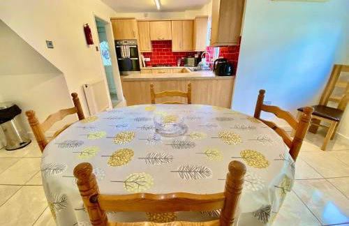 Your Leominster Base - 3BR Home with Garden & Parking - Foto 44