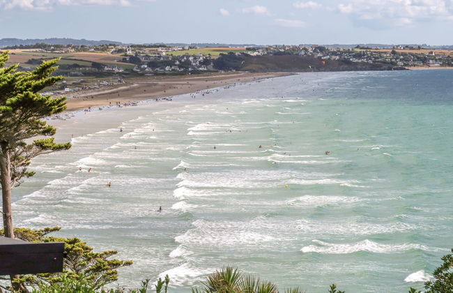 3 bedroom House in Plonévez-Porzay with garden and terrace - Photo 34