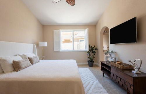 Luxe Palm Springs Villa- Sunset Oasis Private Heated Pool & Spa on Golfcourse - Foto 23