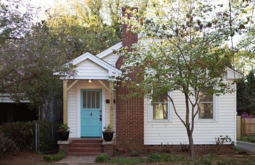 Cozy Blue Door Farmhouse - Photo 7