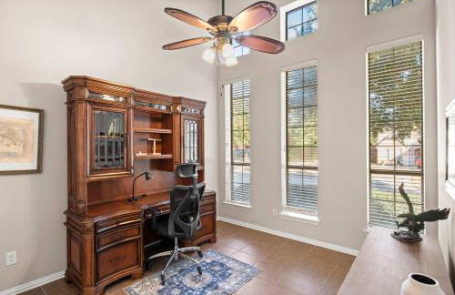 Spacious 4BR 3BA with Yard Mins to LakeLewisville - Foto 34