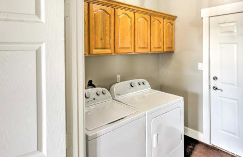 Elegant Smithfield Home with Views - 6 Mi to USU! - Foto 30