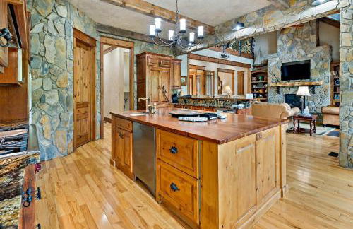 Lakefront Retreat Luxury Home with Private Dock - Photo 18