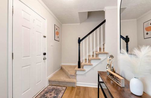 4BR Cozy Family Retreat Near Mall of GA, Near Lake Lanier - Sleeps 10 - Foto 70