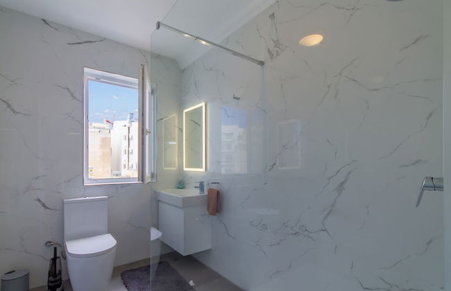 A Sunny Penthouse Modern 2 bdr - Sliema - Foto 13